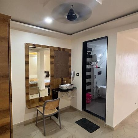 Royal Pure Veg Restaurant And Lodging Hotel Ambegaon Ngoại thất bức ảnh