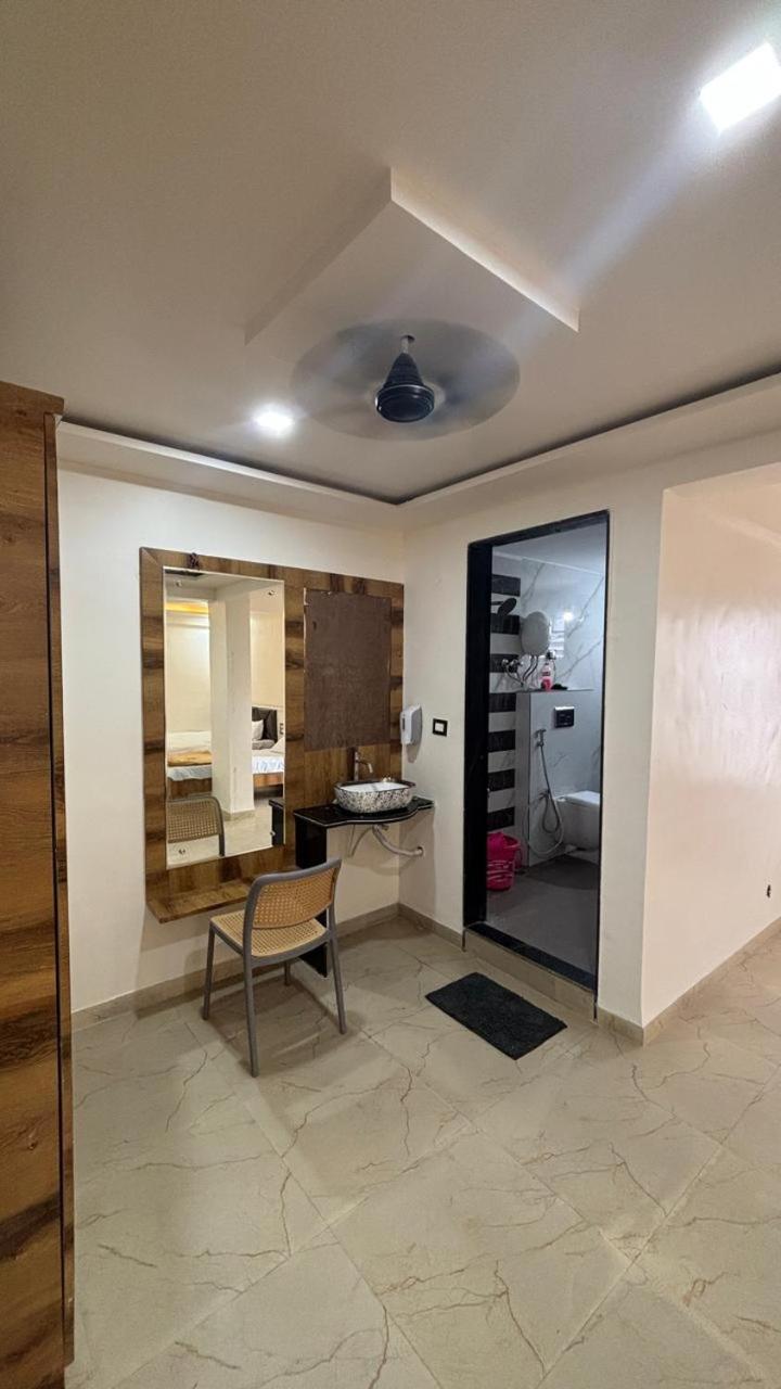Royal Pure Veg Restaurant And Lodging Hotel Ambegaon Ngoại thất bức ảnh